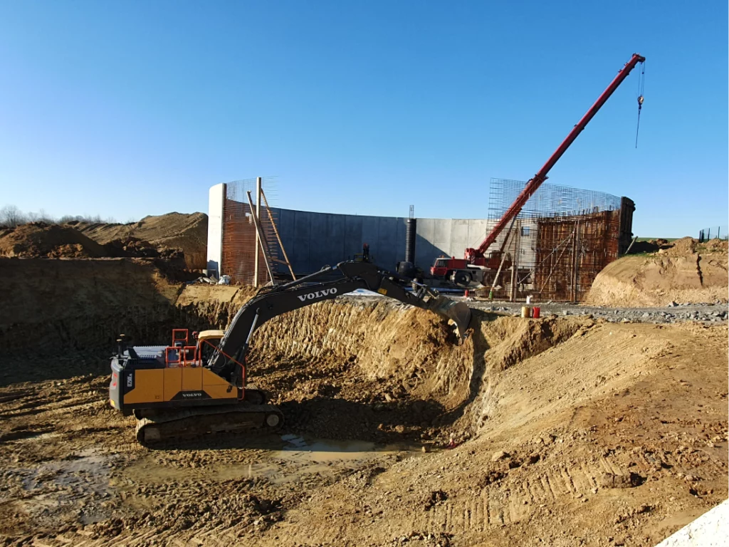 Pertuisel Sarl Constructeur De Batiments Agricoles Et Industriels Terassement 4