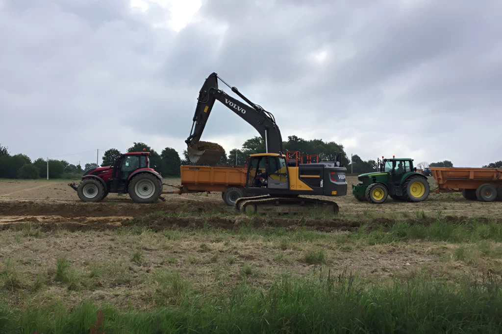 Pertuisel Sarl Constructeur De Batiments Agricoles Et Industriels Terassement 8