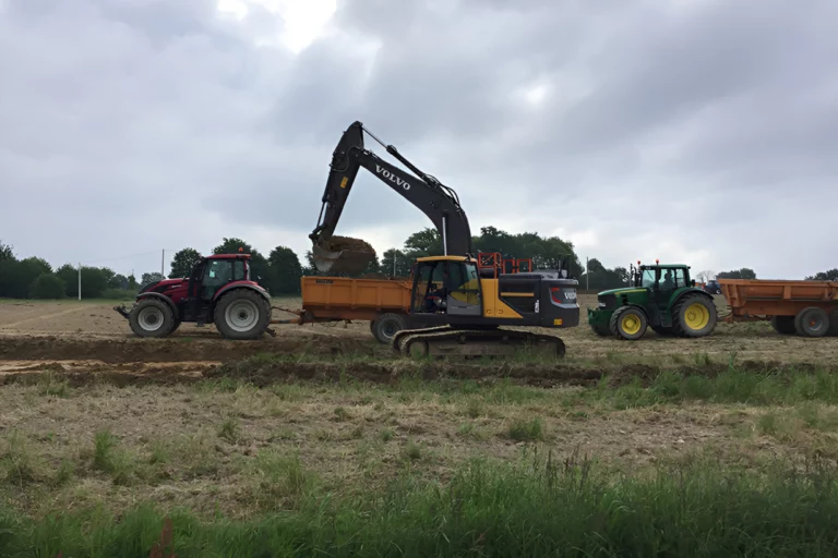 Pertuisel Sarl Constructeur De Batiments Agricoles Et Industriels Terassement 8